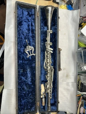 Clarinete de metal Conn Pan-American Div de colección completo en estuche COMO NO ESTÁ PROBADO Foto 1 de 4