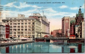 MILWAUKEE RIVER looking north MILWAUKEE, Wisconsin WI c1943 Postcard - Picture 1 of 2