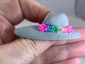 Easter Bonnet Hat Colored Flowers Vintage Silver Brooch Pin M-2574 - Picture 1 of 3