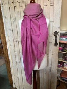 Impresionante pashmina borde reversible de seda rosa terroso tejida de Pashmina Love - Imagen 1 de 4