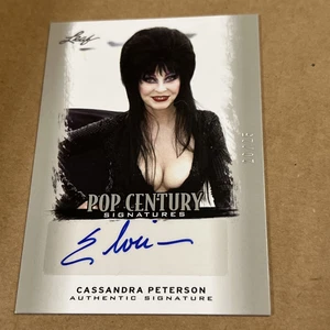 2012 LEAF POP CENTURY ELVIRA "MISTRESS OF THE NIGHT" AUTOGRAPH AUTO Silver 20/25 - Picture 1 of 3