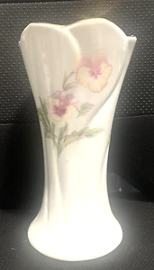 Vintage Fine China Vase mit Blumenmuster. #25 auf der Unterseite. 8" groß. - Bild 1 von 6