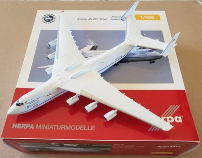 1:400 An-225 Mriya Antonov Airlines Aviasvit UR-82060 - Herpa 562768 Foto 1 de 4