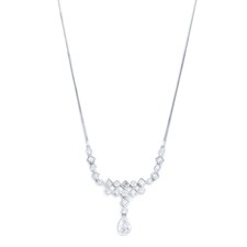 Pera Tondo e Carré Diamanti 2.25cttw Collana 18kt Oro Bianco