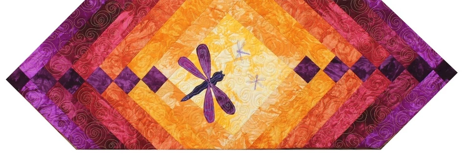 Kit Trapunta Runner da Tavolo On The Trail Creations Summer Dragonfly - Berretto Nelson - Immagine 1 di 4