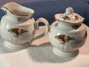 Rara zuccheriera Royal Albert Old Country Roses crema con perline e cov'd MAX7120 - Foto 1 di 11