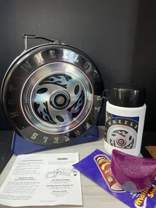 Fiambrera Hot Wheels 2000 de colección con neumático de metal con termo, ahorro de pringles promocional sin usar - Imagen 1 de 18
