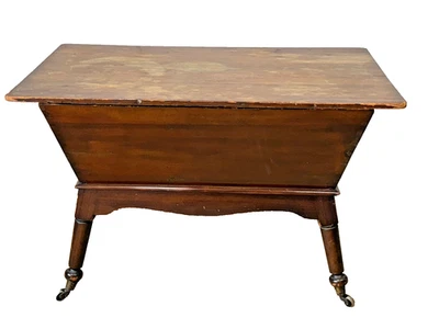 Antigua mesa de masa de álamo tulipán pa sheraton pequeña primitiva café encajado Foto 1 de 4