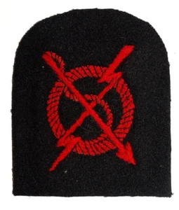 BRITISH MILITARY CAP BADGES, Royal Navy Trade Qualification Badge WW2, AB2 - Picture 1 of 2