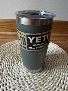 Limited Camp Green YETI® 20 onzas RAMBLER® - Auténtico descontinuado - Tapa magnética - Imagen 1 de 6