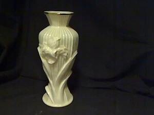 Vintage Lenox Porcelain 3-D Lily Flower Bud Vase 6" Tall Cream With 24K Gold - Picture 1 of 3