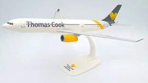 THOMAS COOK Airlines Airbus A330 Pantalla de Escritorio Modelo 1/200 Avión y Soporte de Escritorio - Imagen 1 de 12