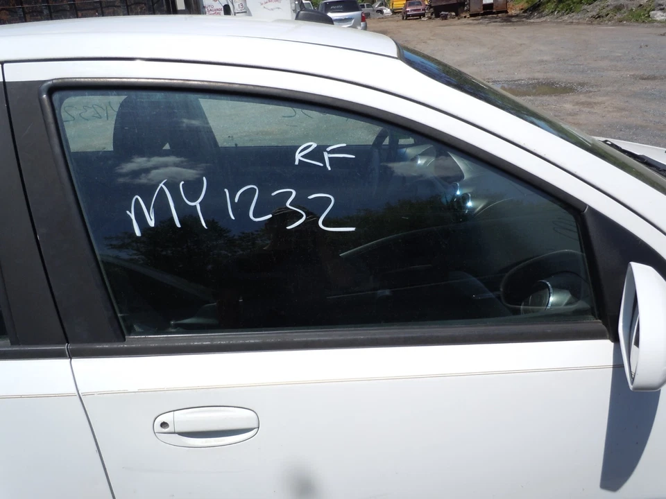 2009-2011 Chevrolet Aveo5 Front Door Window Glass Passenger Right OEM - Image 1 of 1