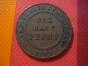 1925 Australian Predecimal Coin. KGV (1/2) Half Penny. x 1 Coin Ungraded - Bild 1 von 2