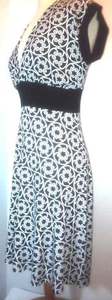 Vestido Soprano Blanco y Negro Desplazamiento - Talla L Escote Bajo Cintura Imperio - Manga Gorra - Imagen 1 de 5