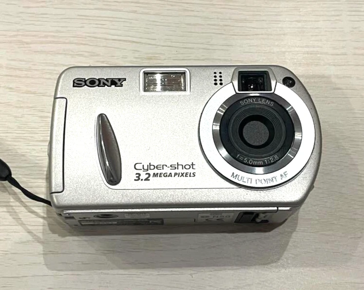 Sony Cyber-shot DSC-P32 Silver 3.2MP 3.2x Zoom Digital Camera From Japan - Image 1 of 4