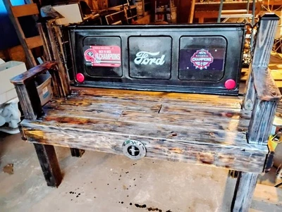 Camión Ford 1942 banco puerta trasera negro con mesa plegable. Foto 1 de 2