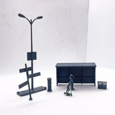 SSMODEL 1:72 Miniatures Figures Of Bus Station Scene Props Model - Image 1 of 3