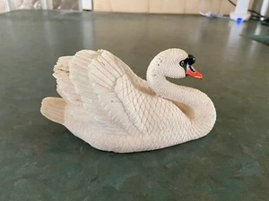 White Swan Figurine - Picture 1 of 6