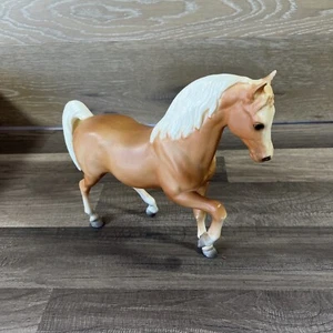 Breyer Classic Palomino Pferd - Bild 1 von 10