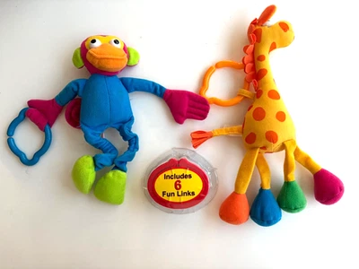 PEQUEÑO AMOR PELUCHE COLORIDO 7" SONAJERO MONO, 9" SONAJERO JIRAFA Y 6 HANGARES Foto 1 de 4