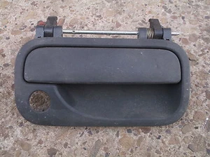 VAUXHALL VECTRA B DRIVERS SIDE FRONT DOOR HANDLE 1996 TO 2001 RIGHT HAND - Picture 1 of 6