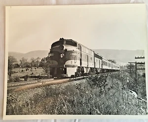 Foto de tren vintage Waynesboro Va 1964 10X8 pulgadas blanco y negro “The Last Run” - Imagen 1 de 12