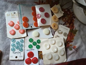quart bag of old assorted buttons 1.2 pounds a lot on original button cards #5 - Picture 1 of 5