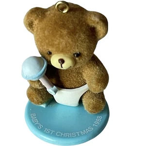 Vintage Enesco 1988 Baby’s 1st Christmas 1988 Ornament Boy Blue Flocked Bear - Bild 1 von 6