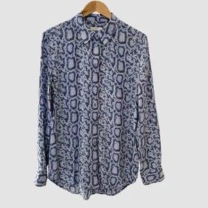 Equipment Bluse blau Schlangenmuster Seide Button Down Kragen M - Bild 1 von 5