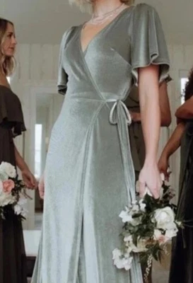 Maxi vestido envolvente de terciopelo verde salvia para mujer Baltic Born Meghan talla S Foto 1 de 3