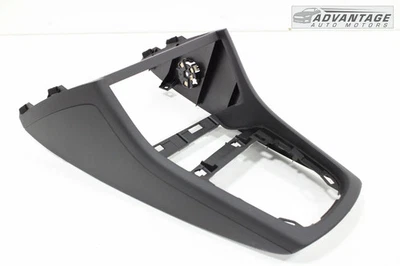 2015-1018 AUDI Q3 QUATTRO U8 ЦЕНТРАЛЬНАЯ КОНСОЛЬ ВЕРХНЯЯ ОТДЕЛКА КРЫШКА ПАНЕЛЬ КРОНШТЕЙН OEM - Изображение 1 из 4