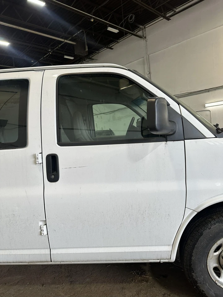 03 04 05 06 07 08 09 10 11 12 13 14 15 CHEVY EXPRESS 2500 puerta delantera derecha Foto 1 de 4