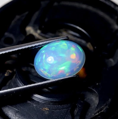 2 Cts 12.4x9.5 MM Natural AAA Green Red Fire Ethiopian Opal Oval Cabochon - Image 1 of 4