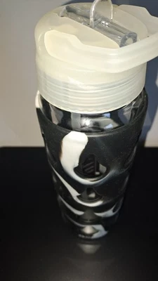 2 Glas Trinkflaschen mit Strohhalm und Schutzhülle 0,6 L - Bild 1 von 4