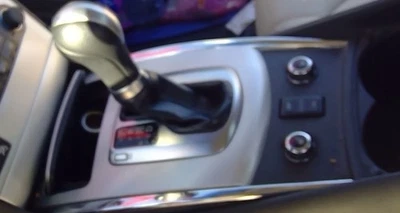 Infiniti G37 2013 cambio de transmisión en negro y gris | manija de perilla Foto 1 de 4