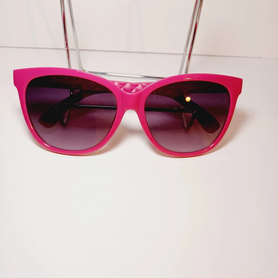 Gafas de sol DG rosa oscuro diseño de edredón de plástico logotipo plateado ZB390 UV400 pequeño rayado Foto 1 de 4