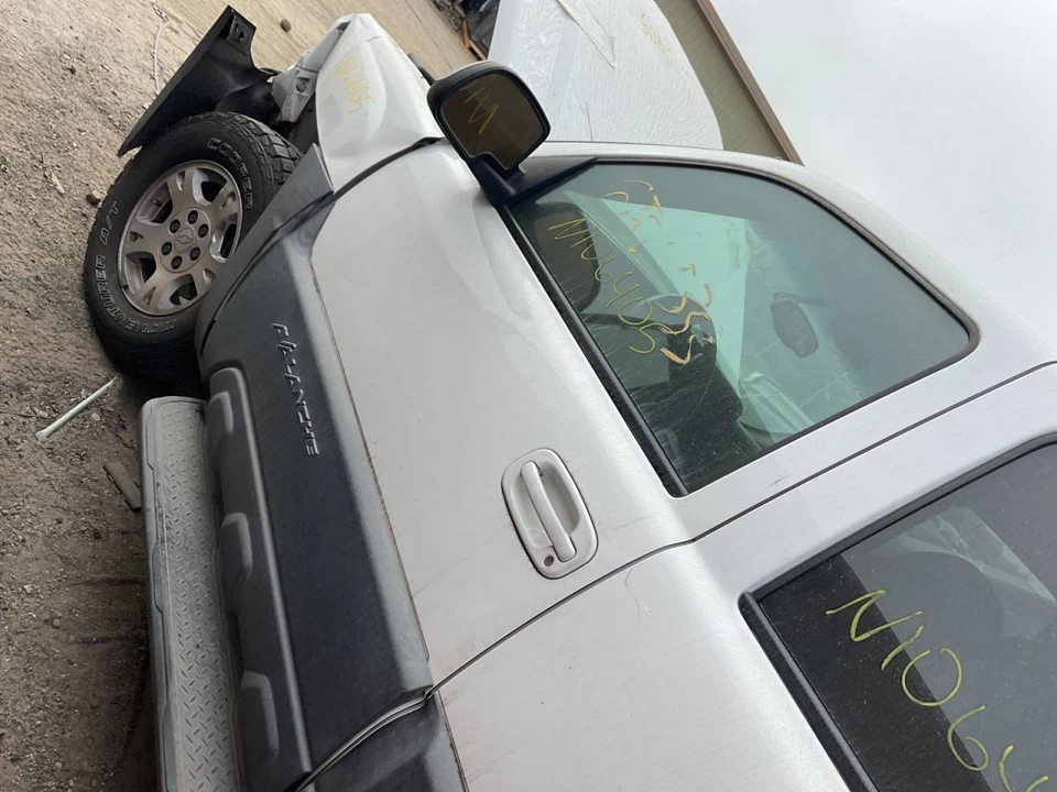 Driver Front Door With Lower Body Cladding Fits 03-06 AVALANCHE 1500 2211807 Foto 1 de 1