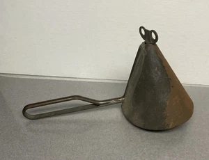 Antiker primitiver kegelförmiger Drehschlüssel Eisportionierer Metall rustikal - Bild 1 von 8