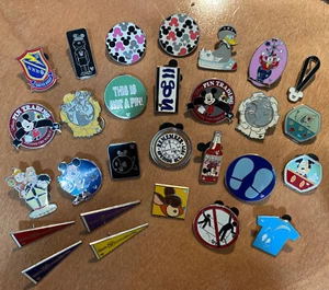 DISNEY PIN TRADING - LOT OF 28 VARIOUS THEMES / CHARACTERS HIDDEN MICKEY - Picture 1 of 12