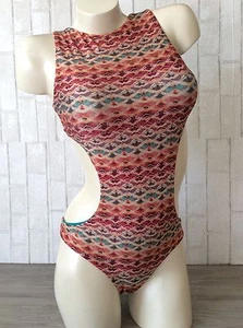 TRAJE DE BAÑO SOFIA BY ViX CHROMA AMELIE CUELLO ALTO ABIERTO ESPALDA DESCARADA CORTE UNA PIEZA (M) - Imagen 1 de 11