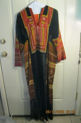 Maxi Vestido Arabia Saudita Al-Baha Terciopelo Negro Caftán con Bordado Mayor Talla S/M Foto 1 de 4