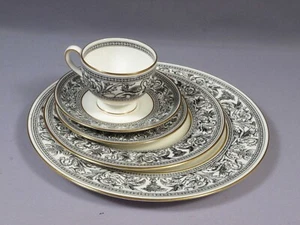 Wedgwood FLORENTINE BLACK PLACE SETTING Dinner Salad Bread Plate Tea Cup W4312 - Bild 1 von 9
