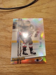 1999 Topps Finest Alexei Yashin Refractor Hockey Card