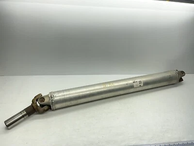 ♻️ 2015-2020 5.3L CHEVROLET TAHOE & GMC YUKON 4X4 REAR DRIVE SHAFT - Image 1 of 4