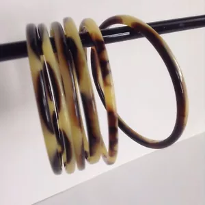 Stack of 6 Narrow Natural Lightweight Buffalo? Horn Bangle Bracelets - Picture 1 of 10