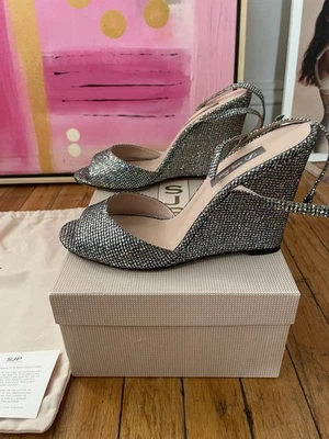 Sandalias de cuña Sarah Jessica Parker (SJP) brillantes (talla 37,5) excelente estado Foto 1 de 4