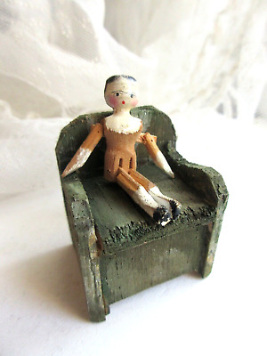 GRODNERTAL Antique Miniature Handmade Wooden Peg Victorian Doll  1  5/8  & Chair • 17.50$
