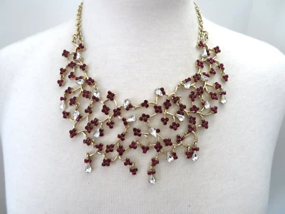 COLLAR BABERO FLOR ERICA LYONS 16-19" Foto 1 de 3