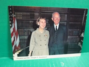 Präsident und Frau Dwight D. Eisenhower Foto aufgenommen im Präsidentensaal - Bild 1 von 2
